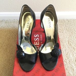 GUESS GWJELISSA2 black leather heels; Size 6M